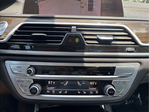Used 2022 BMW 740i xDrive w/ Premium Package AWD/4WD image 37