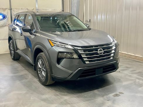 Used 2026 Nissan Rogue S AWD/4WD image 2