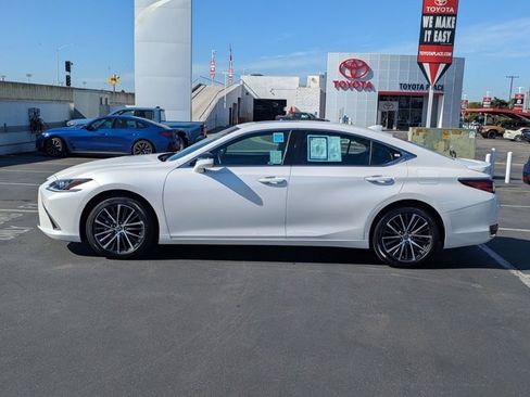 Used 2024 Lexus ES 300h w/ Premium Package image 12