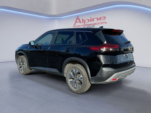 Used 2023 Nissan Rogue SV image 3
