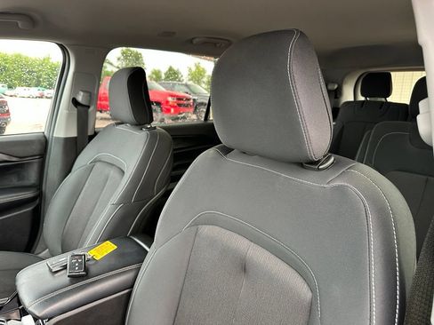 Used 2023 Jeep Grand Cherokee L Laredo w/ Luxury Tech Group I AWD/4WD image 3