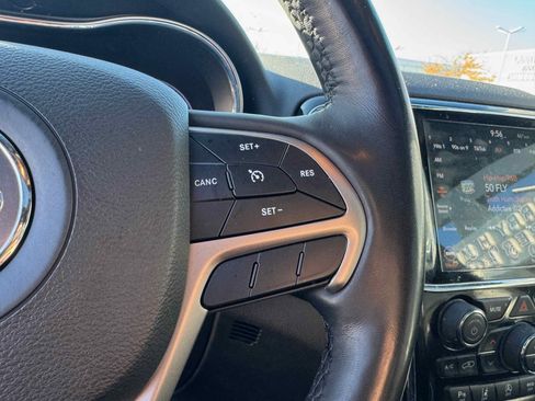 Used 2021 Jeep Grand Cherokee Laredo X image 20