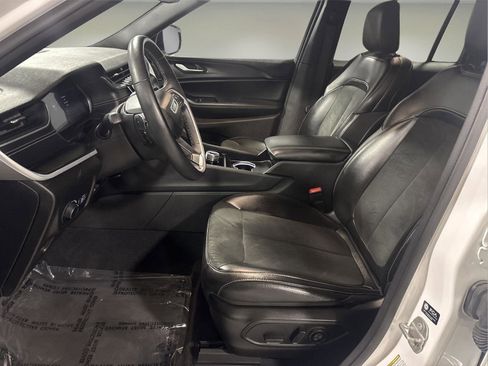 Used 2024 Jeep Grand Cherokee Altitude image 9