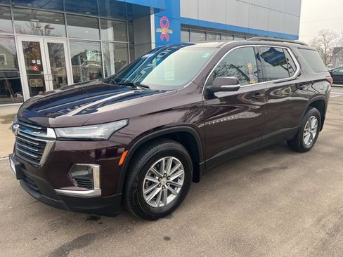 Used 2023 Chevrolet Traverse LT image 2