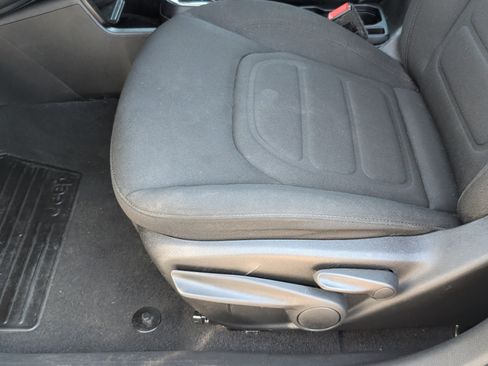 Used 2021 Jeep Renegade Latitude FWD image 12