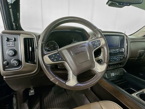 Used 2019 GMC Sierra 2500 Denali w/ Duramax Plus Package AWD/4WD image 11