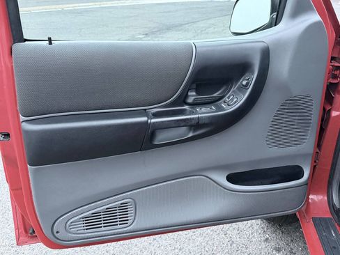 Used 2004 MAZDA B-Series Pickup 4x4 Cab Plus B4000 w/ Convenience Pkg image 13