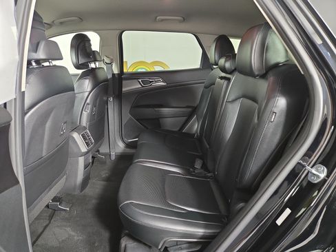 Used 2024 Kia Sportage EX FWD image 12