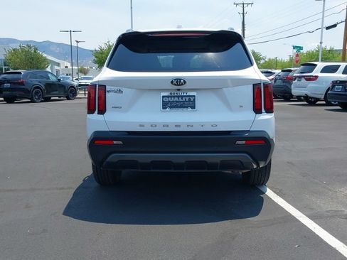 Used 2021 Kia Sorento S w/ Panoramic Sunroof Package AWD/4WD image 3