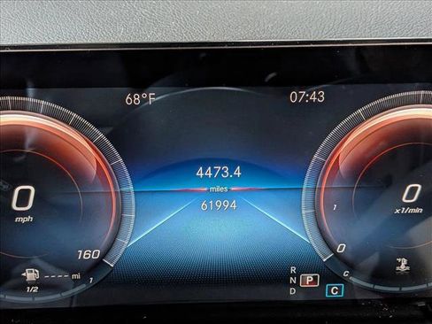 Used 2022 Mercedes-Benz GLB 250 4MATIC image 9