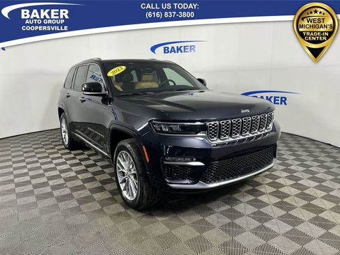 Used 2023 Jeep Grand Cherokee Summit w/ Luxury Tech Group V image 2