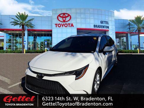 Used 2021 Toyota Corolla LE image 1