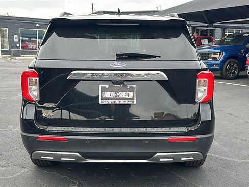 Used 2024 Ford Explorer XLT w/ Equipment Group 202A image 7