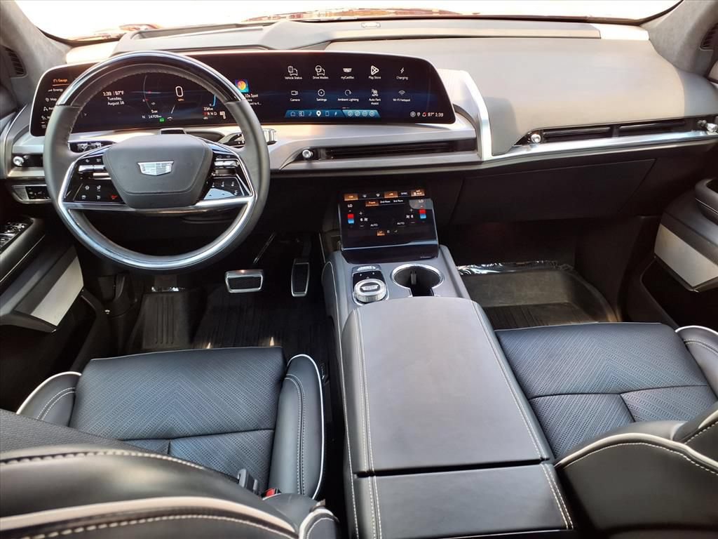 Certified 2026 Cadillac Vistiq Platinum w/ LPO, Floor Liner Package AWD/4WD image 15