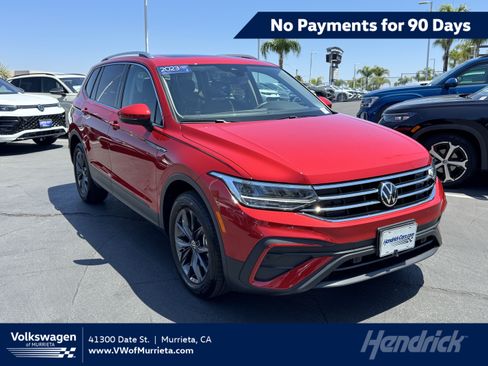Certified 2023 Volkswagen Tiguan SE w/ Panoramic Sunroof Package FWD image 1