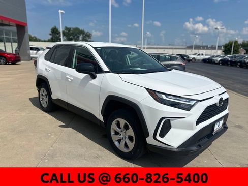 Used 2023 Toyota RAV4 LE AWD/4WD image 4