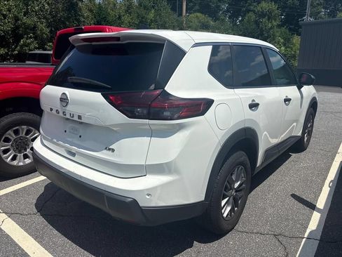Used 2024 Nissan Rogue S AWD/4WD image 9