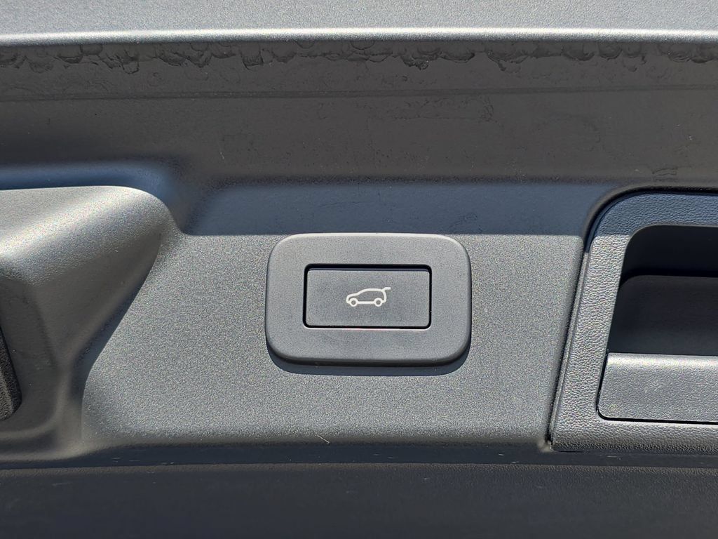 Certified 2026 Land Rover Range Rover Velar S AWD/4WD image 13