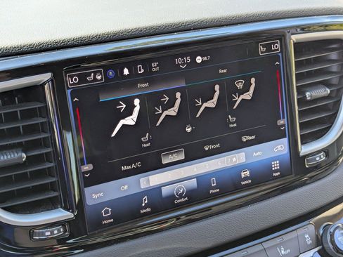 Used 2023 Chrysler Pacifica Touring-L FWD image 20