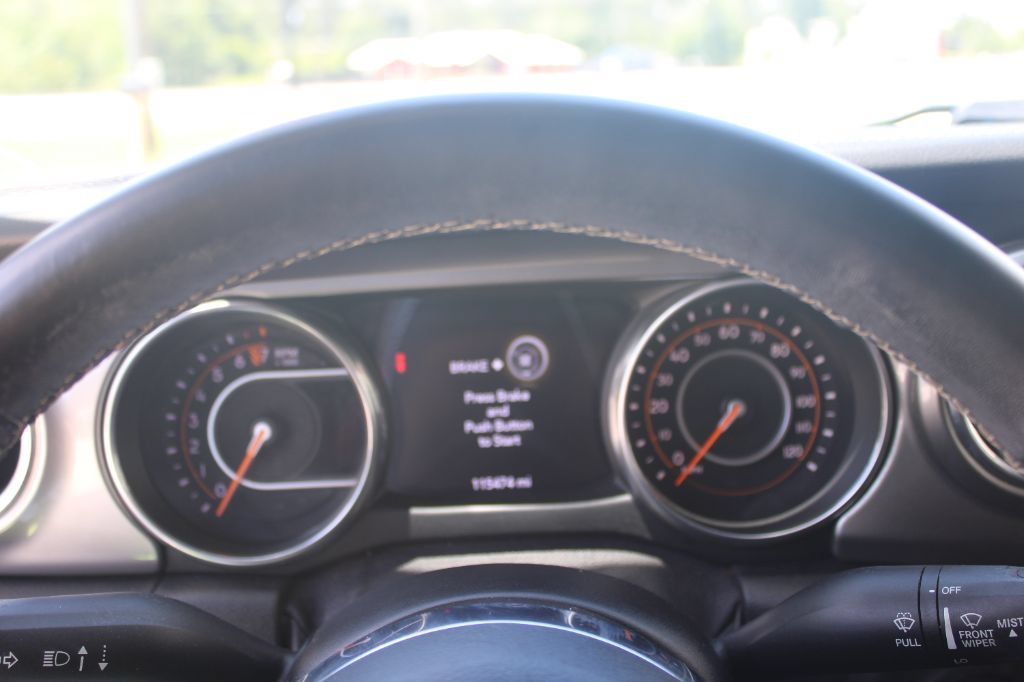 Used 2018 Jeep Wrangler Unlimited Sahara AWD/4WD image 10