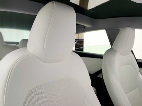 Used 2025 Tesla Model 3 Long Range RWD image 34
