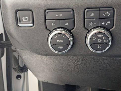 Certified 2025 GMC Sierra 1500 SLT image 15