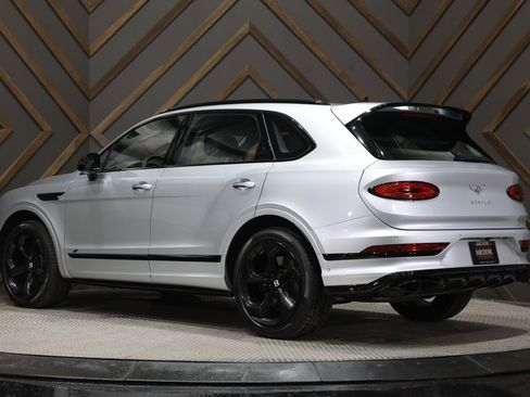 Used 2022 Bentley Bentayga image 2