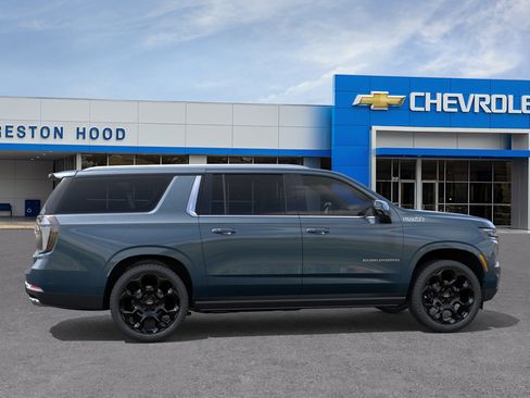 New 2026 Chevrolet Suburban High Country AWD/4WD image 5