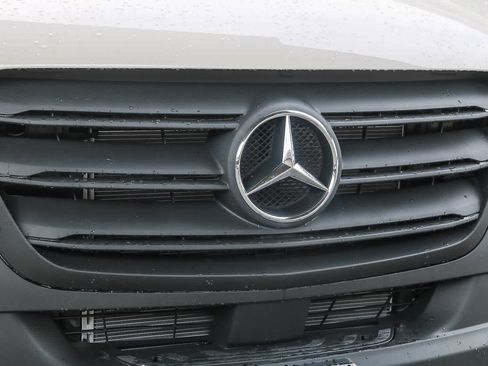 Used 2025 Mercedes-Benz Sprinter 2500 image 5