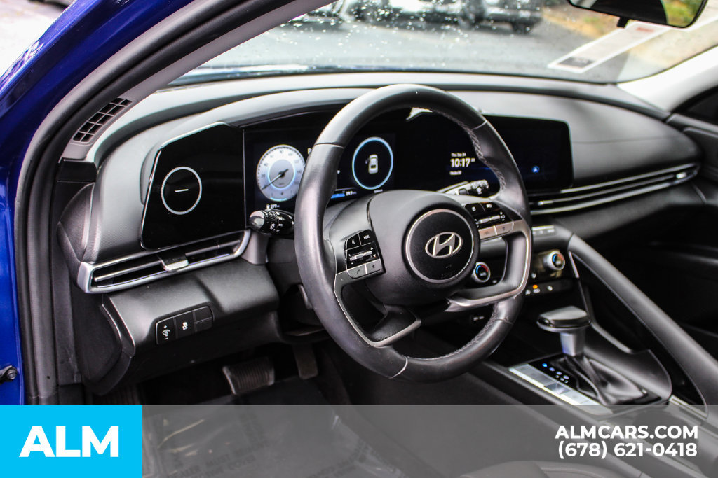 Used 2025 Hyundai Elantra SEL FWD image 28
