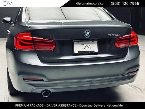 Used 2017 BMW 320i Sedan RWD image 16