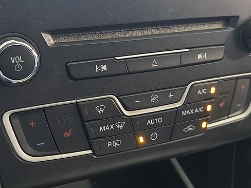 Used 2017 Ford Fusion SE w/ Fusion SE Technology Package FWD image 21