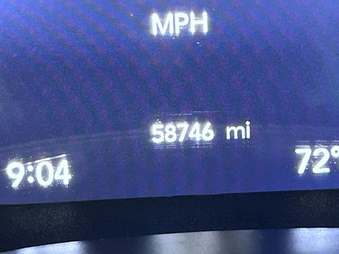 Used 2024 Chrysler Pacifica Touring-L FWD image 11