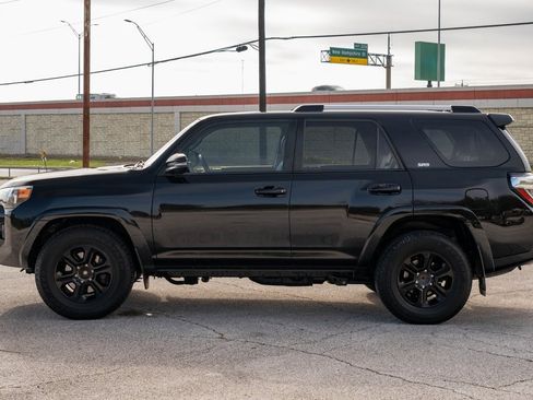 Used 2022 Toyota 4Runner SR5 Premium image 4