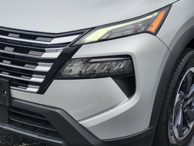 Used 2025 Nissan Rogue SV FWD image 8