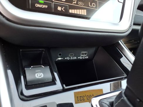 Used 2024 Subaru Outback Premium AWD/4WD image 19