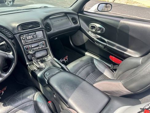 Used 2001 Chevrolet Corvette Convertible w/ Preferred Equipment Group2 RWD image 13