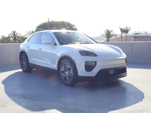 New 2026 Porsche Macan 4 Electric AWD/4WD image 7