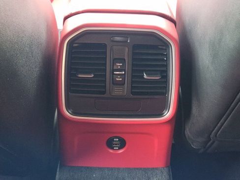 Used 2018 Porsche Macan Turbo image 30