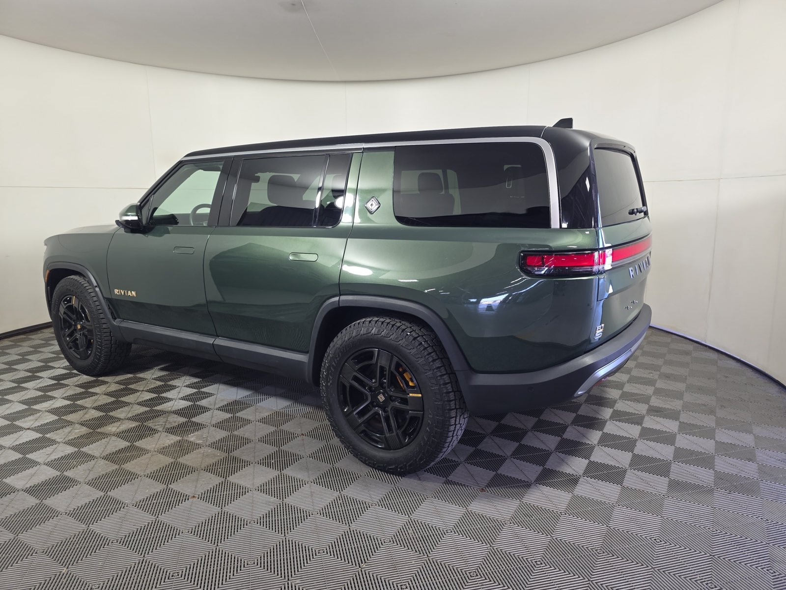 Used 2023 Rivian R1S Adventure Quad AWD/4WD image 3