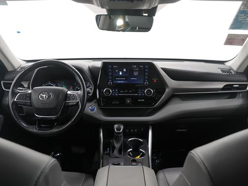 Used 2021 Toyota Highlander XLE image 13