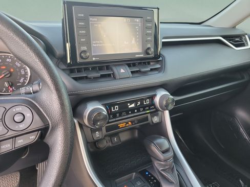 Used 2020 Toyota RAV4 XLE w/ Convenience Package FWD image 23