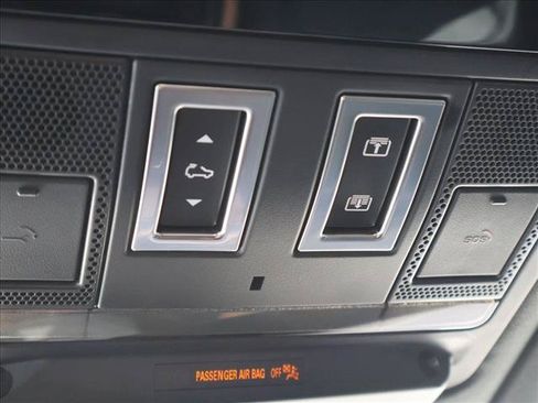 Used 2024 Land Rover Defender 130 X-Dynamic SE AWD/4WD image 21