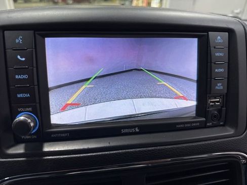 Used 2019 Dodge Grand Caravan SXT FWD image 4
