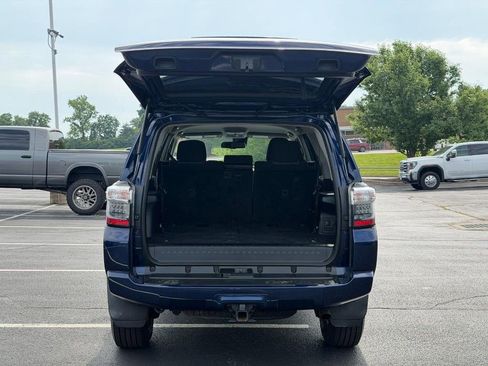 Used 2021 Toyota 4Runner SR5 AWD/4WD image 4