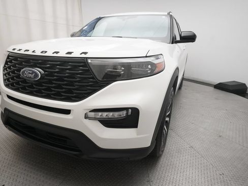 Used 2022 Ford Explorer ST-Line AWD/4WD image 12