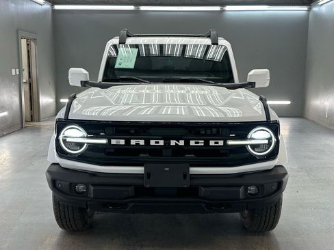 Used 2023 Ford Bronco Outer Banks AWD/4WD image 2