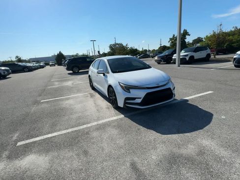 Used 2023 Toyota Corolla SE FWD image 2