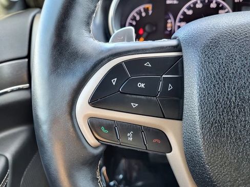 Used 2017 Jeep Grand Cherokee Limited image 16