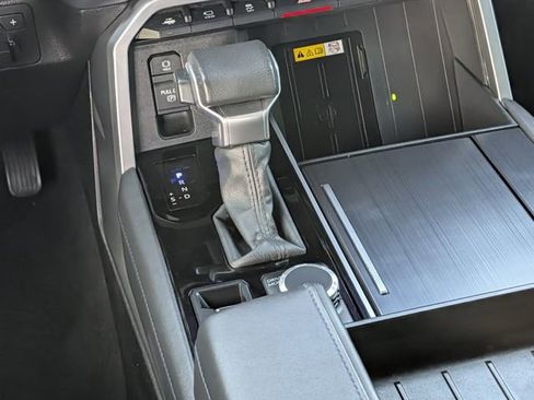 Used 2024 Toyota Tundra Platinum AWD/4WD image 14